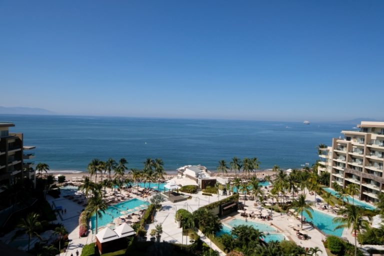Escape to Dreams Vallarta Bay Resort and Spa: Your Perfect Puerto Vallarta Family Vacation